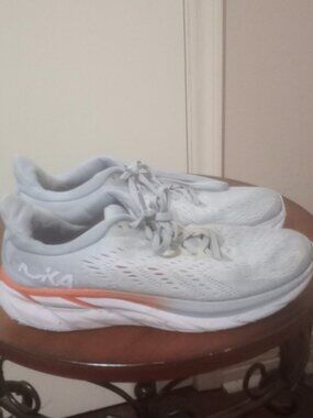 Hoka One One Clifton 8 Shoe Women’s Size 7B Blue And Orange